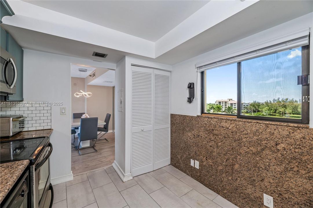 На продажу: $699,000 (2 спален, 2 ванн, 1170 Квадратных фут)