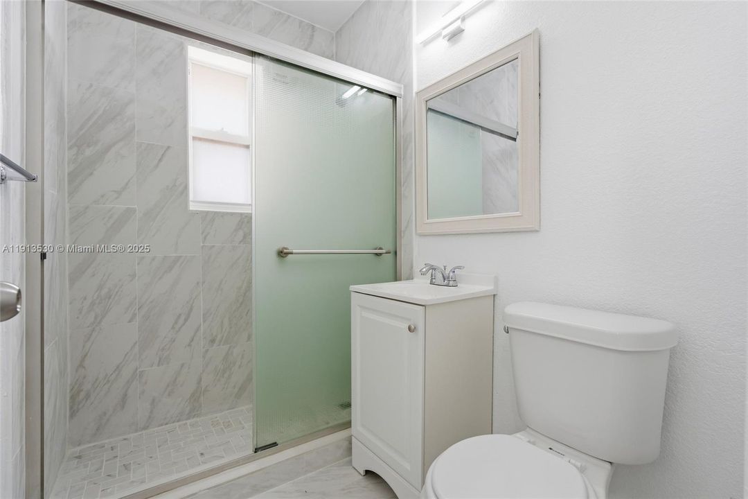 合同活跃: $2,200 (2 贝兹, 1 浴室, 936 平方英尺)