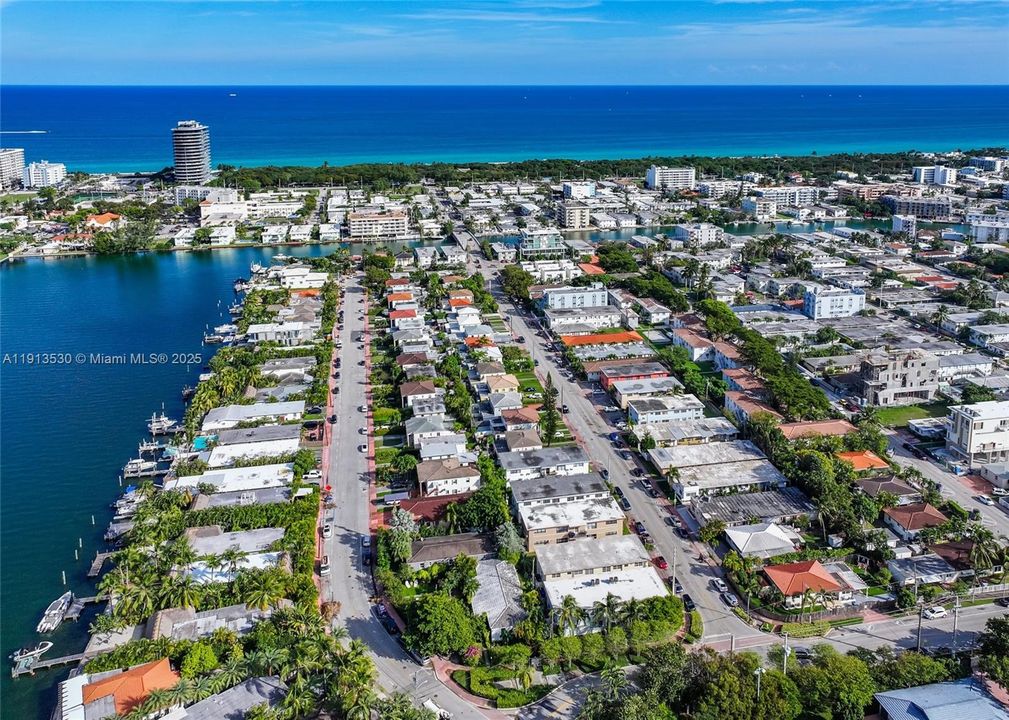 合同活跃: $2,200 (2 贝兹, 1 浴室, 936 平方英尺)