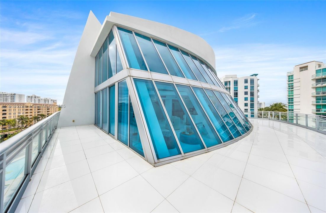For Sale: $3,500,000 (5 beds, 5 baths, 4684 Square Feet)