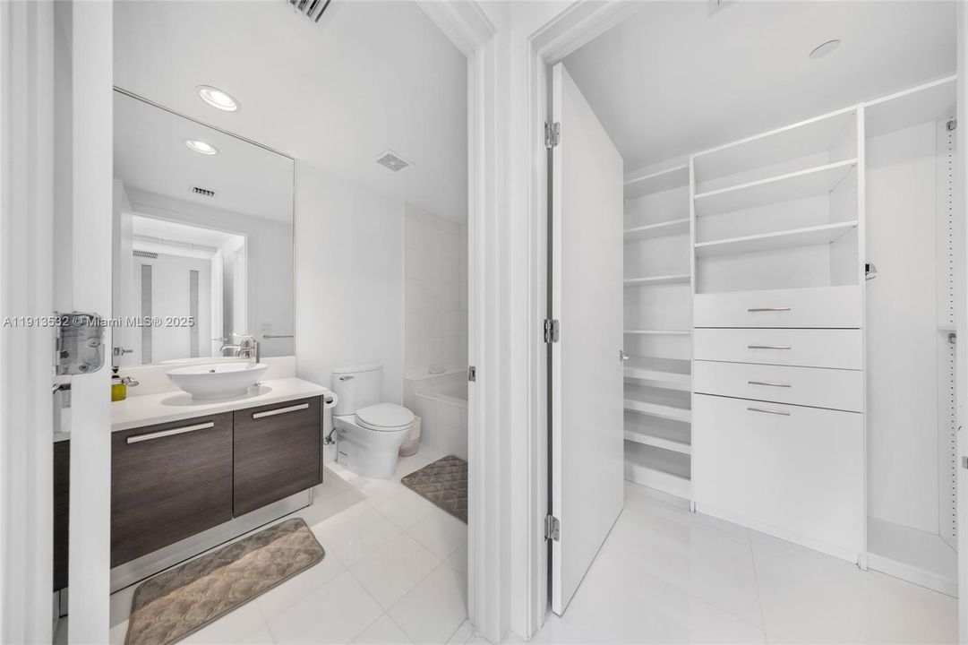 For Sale: $3,500,000 (5 beds, 5 baths, 4684 Square Feet)