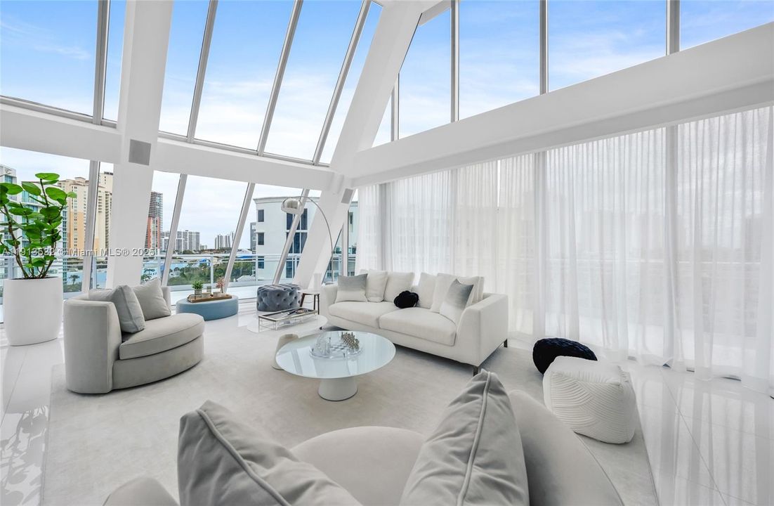 For Sale: $3,500,000 (5 beds, 5 baths, 4684 Square Feet)
