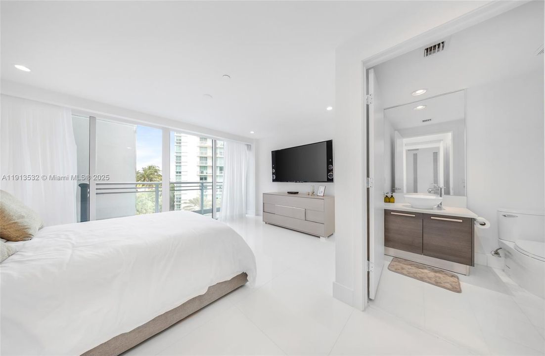 For Sale: $3,500,000 (5 beds, 5 baths, 4684 Square Feet)