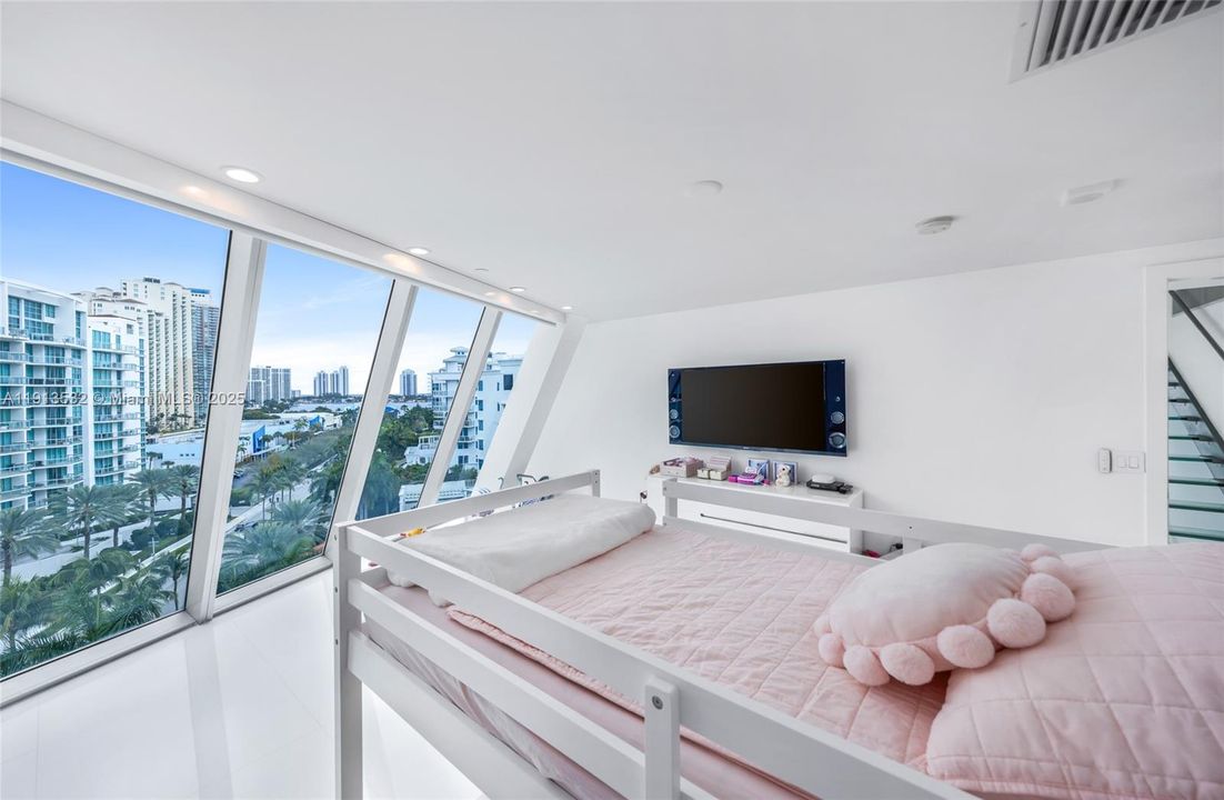 For Sale: $3,500,000 (5 beds, 5 baths, 4684 Square Feet)