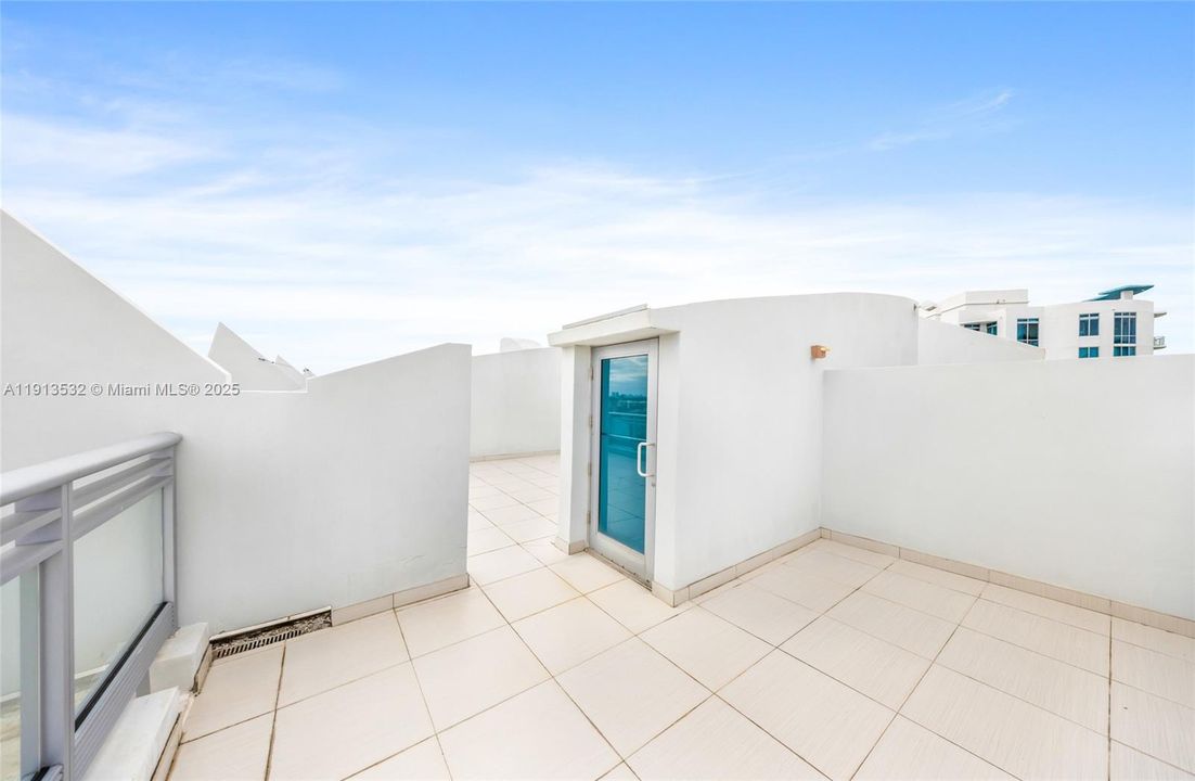 For Sale: $3,500,000 (5 beds, 5 baths, 4684 Square Feet)