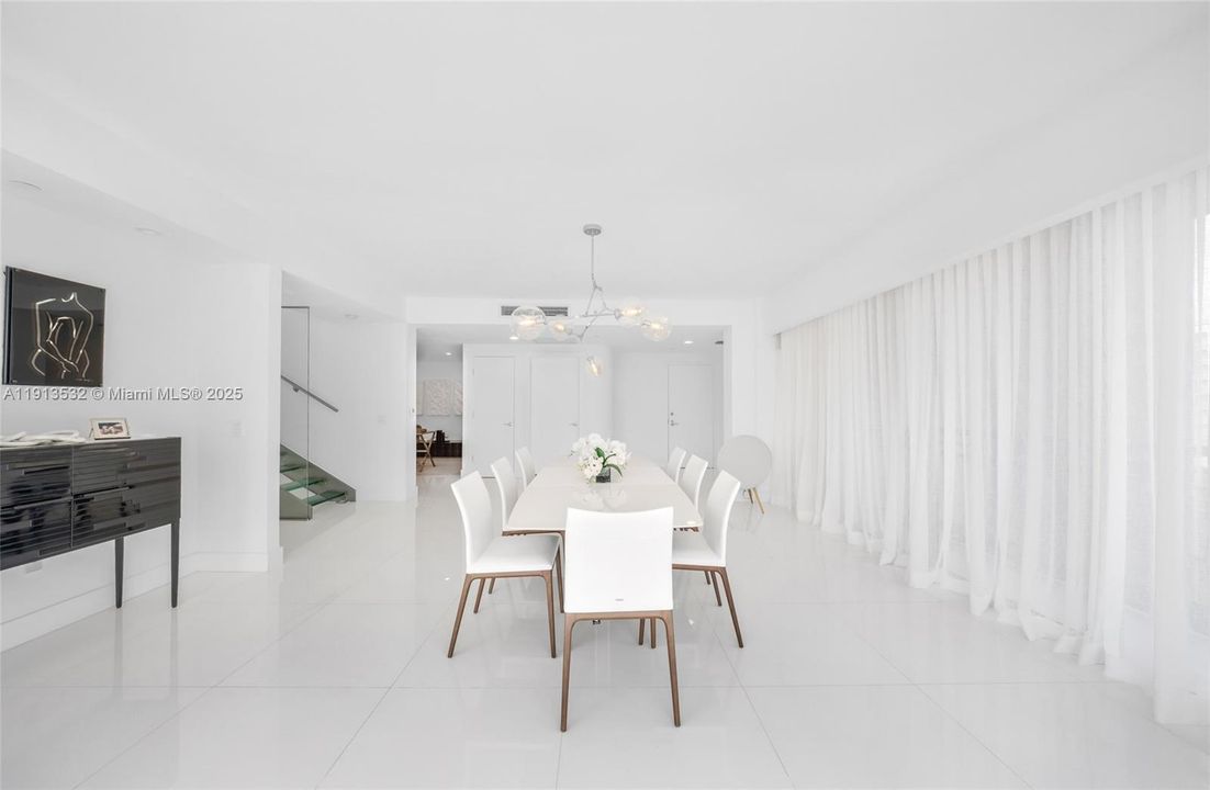 For Sale: $3,500,000 (5 beds, 5 baths, 4684 Square Feet)