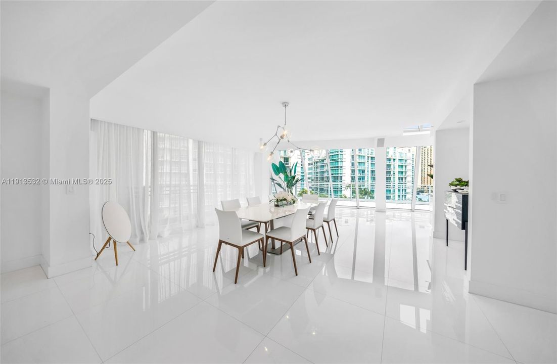 For Sale: $3,500,000 (5 beds, 5 baths, 4684 Square Feet)