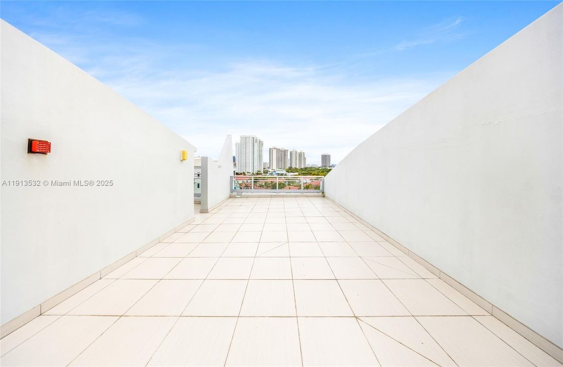 For Sale: $3,500,000 (5 beds, 5 baths, 4684 Square Feet)