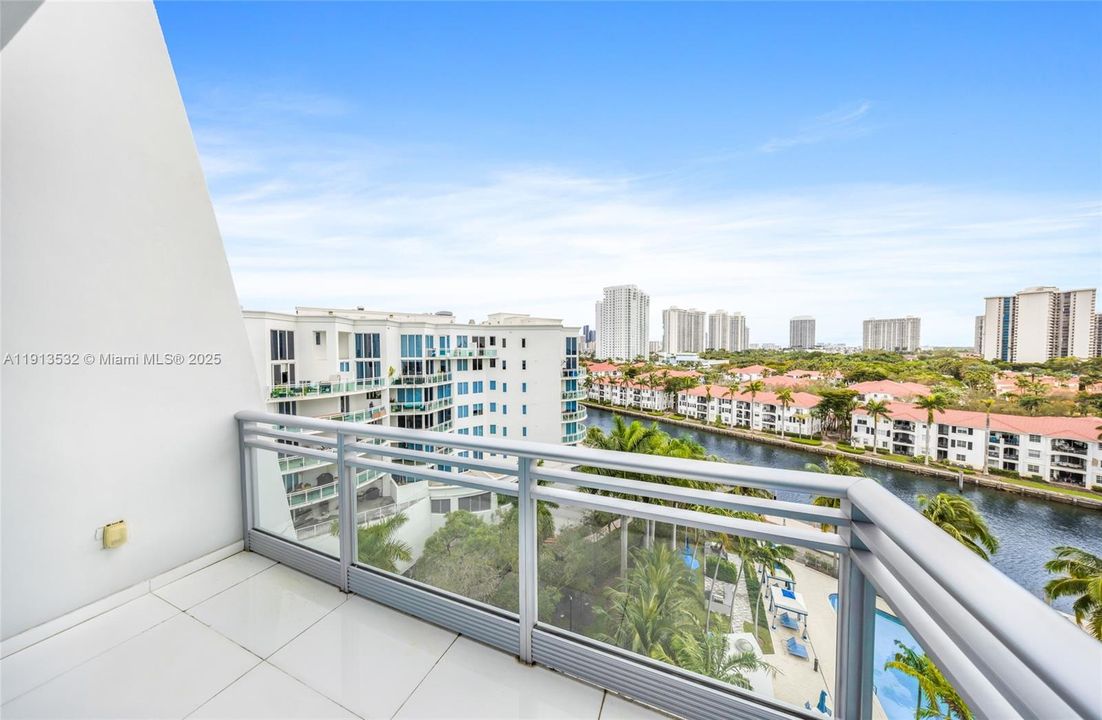 For Sale: $3,500,000 (5 beds, 5 baths, 4684 Square Feet)
