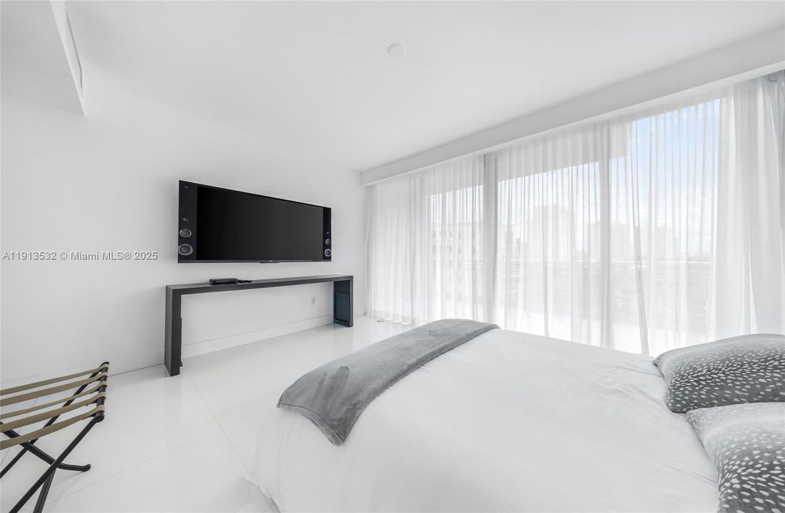 For Sale: $3,500,000 (5 beds, 5 baths, 4684 Square Feet)
