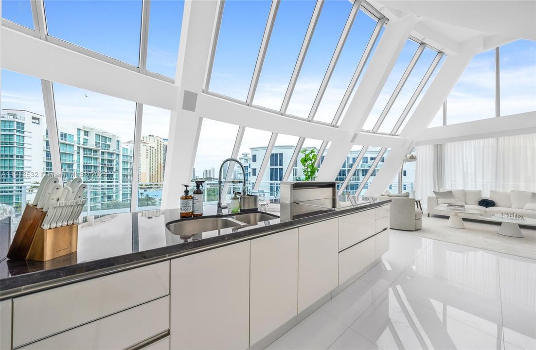 For Sale: $3,500,000 (5 beds, 5 baths, 4684 Square Feet)