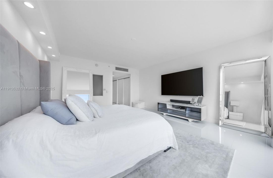 For Sale: $3,500,000 (5 beds, 5 baths, 4684 Square Feet)