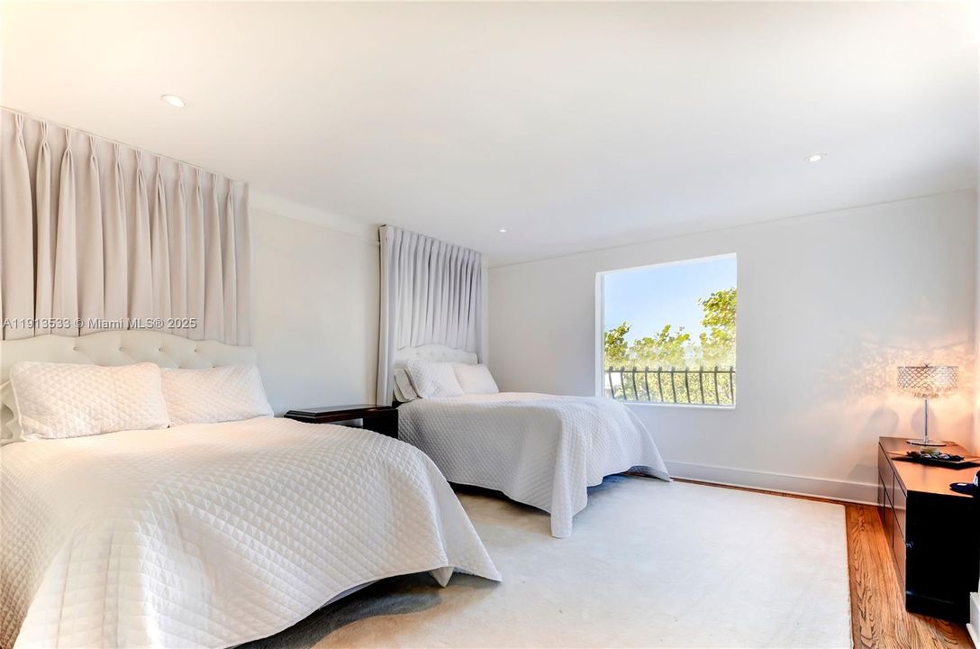 For Rent: $40,000 (5 beds, 4 baths, 3741 Square Feet)