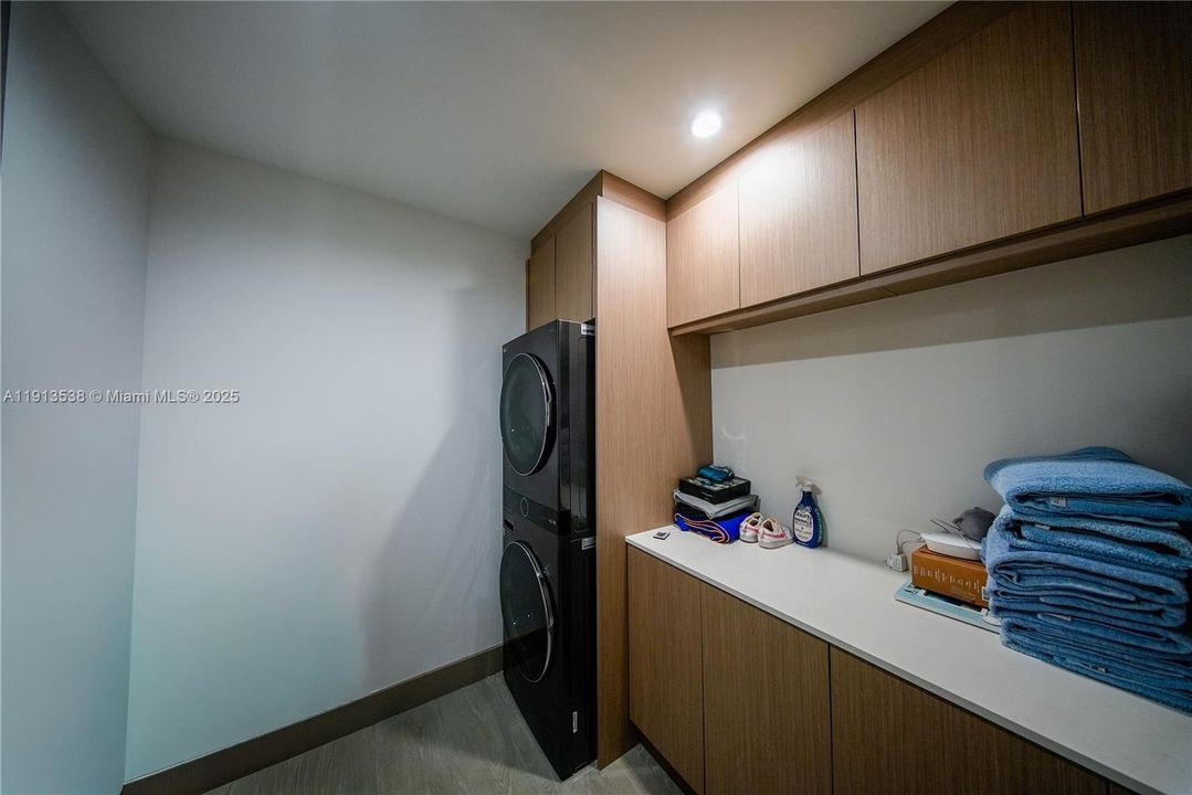 En Venta: $13,999,999 (6 camas, 6 baños, 4703 Pies cuadrados)