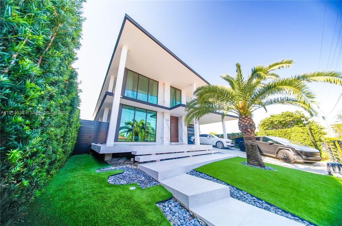 En Venta: $13,999,999 (6 camas, 6 baños, 4703 Pies cuadrados)