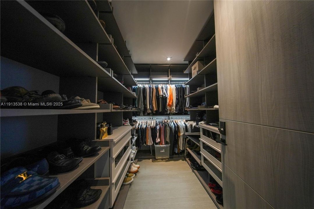 En Venta: $13,999,999 (6 camas, 6 baños, 4703 Pies cuadrados)