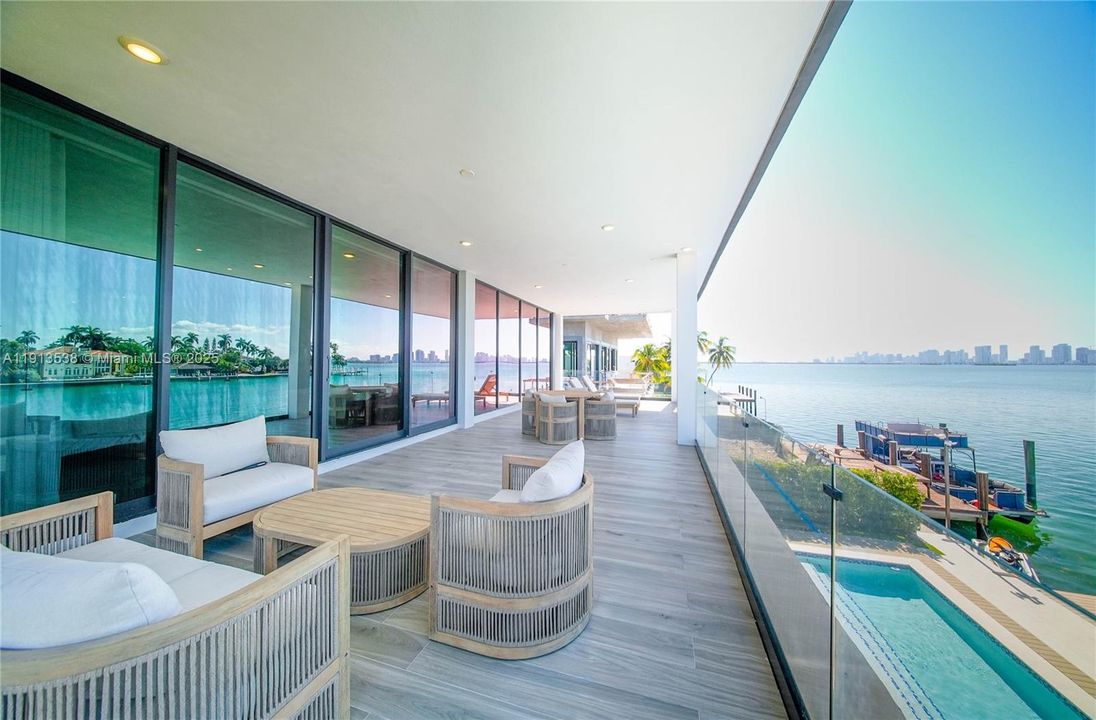 En Venta: $13,999,999 (6 camas, 6 baños, 4703 Pies cuadrados)