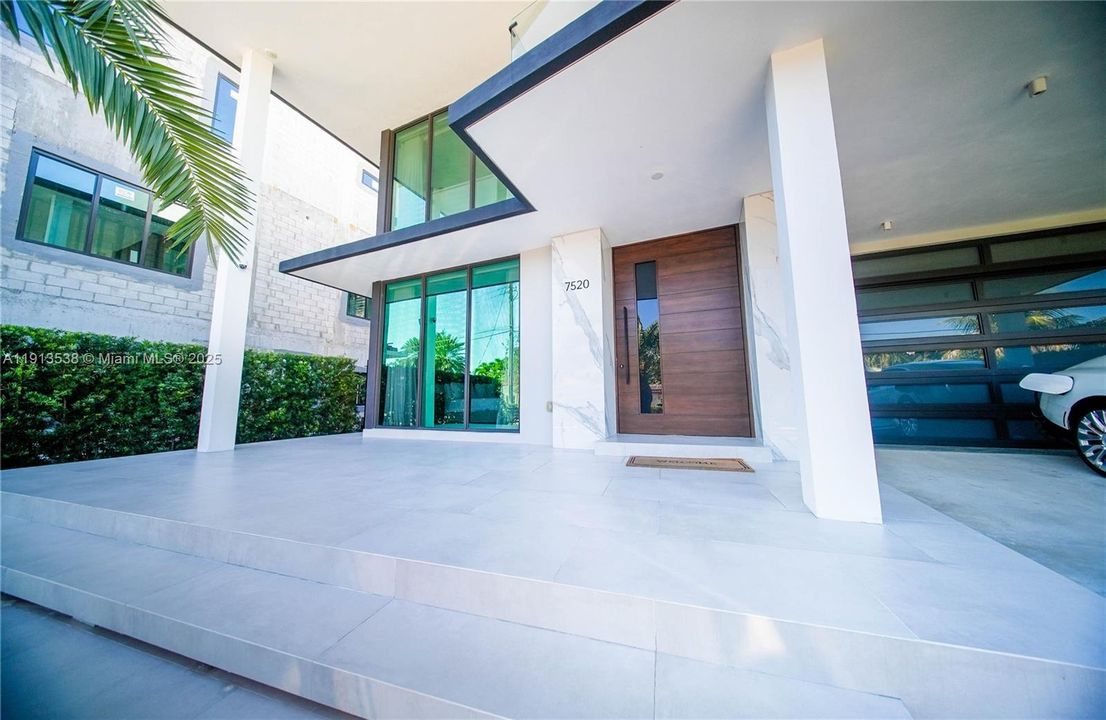 En Venta: $13,999,999 (6 camas, 6 baños, 4703 Pies cuadrados)