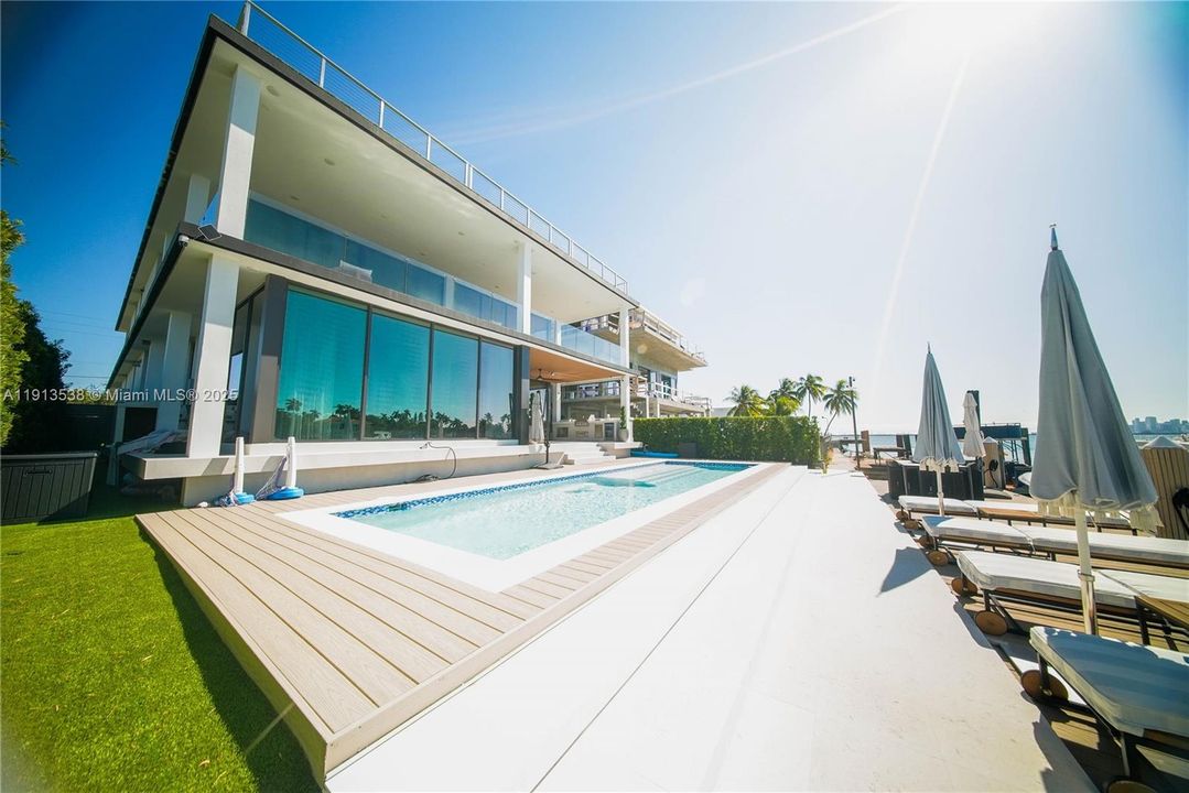 En Venta: $13,999,999 (6 camas, 6 baños, 4703 Pies cuadrados)