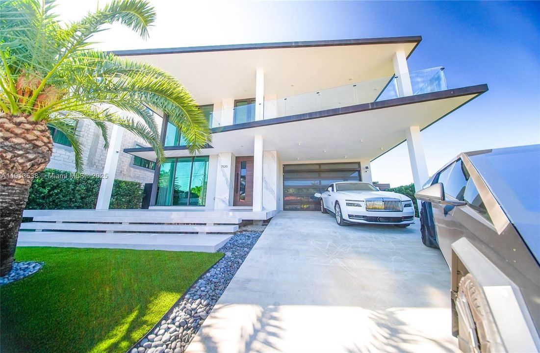 En Venta: $13,999,999 (6 camas, 6 baños, 4703 Pies cuadrados)