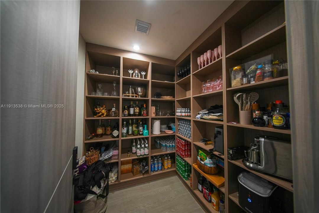 En Venta: $13,999,999 (6 camas, 6 baños, 4703 Pies cuadrados)