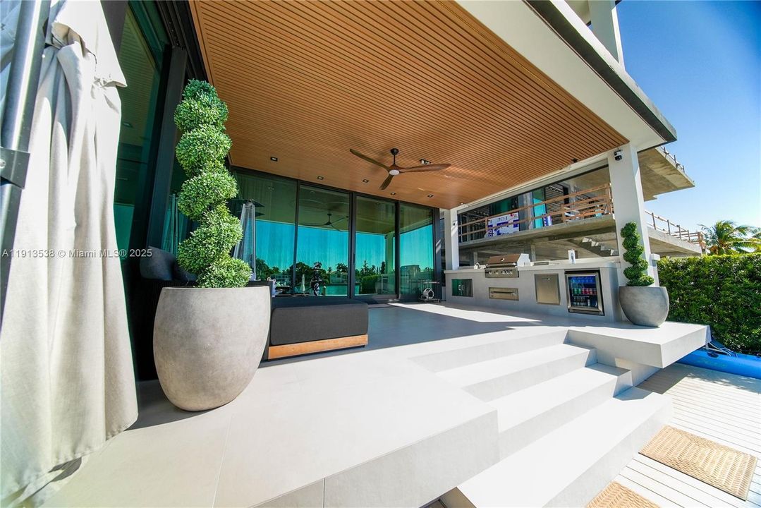 En Venta: $13,999,999 (6 camas, 6 baños, 4703 Pies cuadrados)