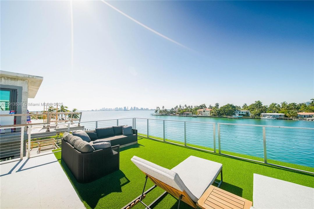 En Venta: $13,999,999 (6 camas, 6 baños, 4703 Pies cuadrados)