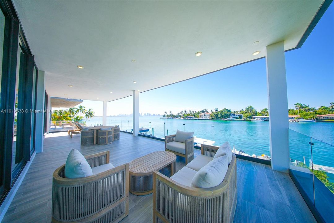 En Venta: $13,999,999 (6 camas, 6 baños, 4703 Pies cuadrados)