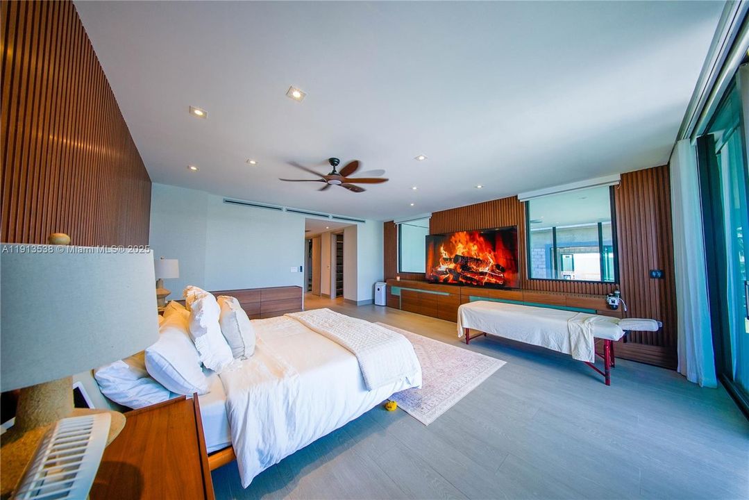 En Venta: $13,999,999 (6 camas, 6 baños, 4703 Pies cuadrados)