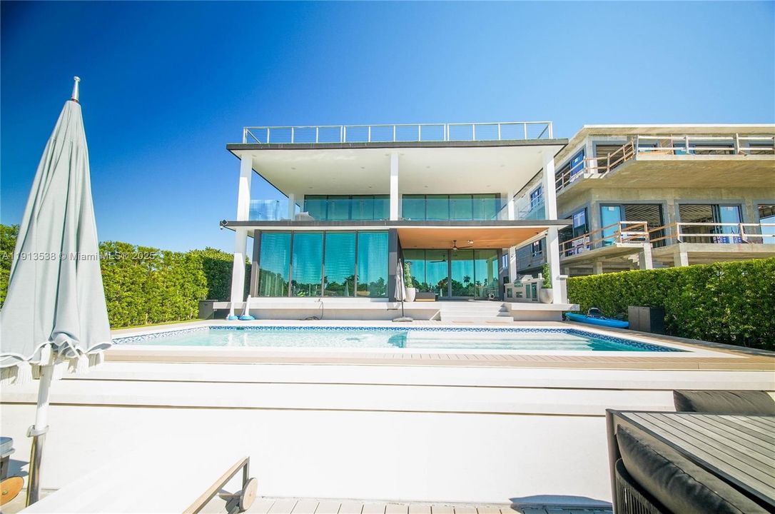 En Venta: $13,999,999 (6 camas, 6 baños, 4703 Pies cuadrados)