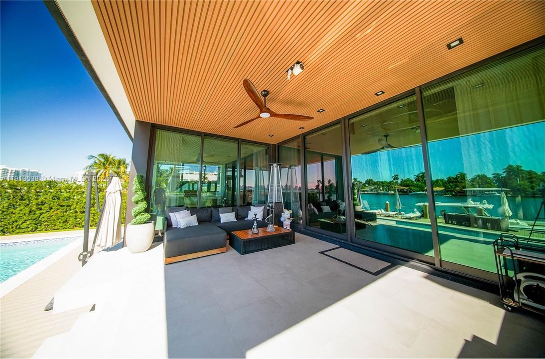 En Venta: $13,999,999 (6 camas, 6 baños, 4703 Pies cuadrados)