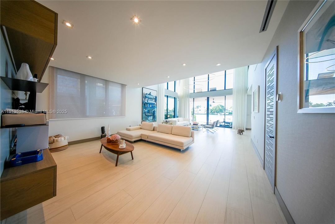 En Venta: $13,999,999 (6 camas, 6 baños, 4703 Pies cuadrados)