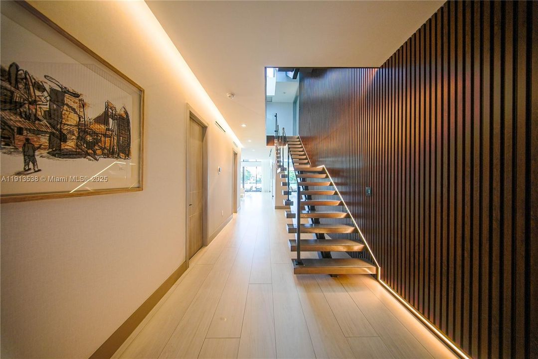 En Venta: $13,999,999 (6 camas, 6 baños, 4703 Pies cuadrados)