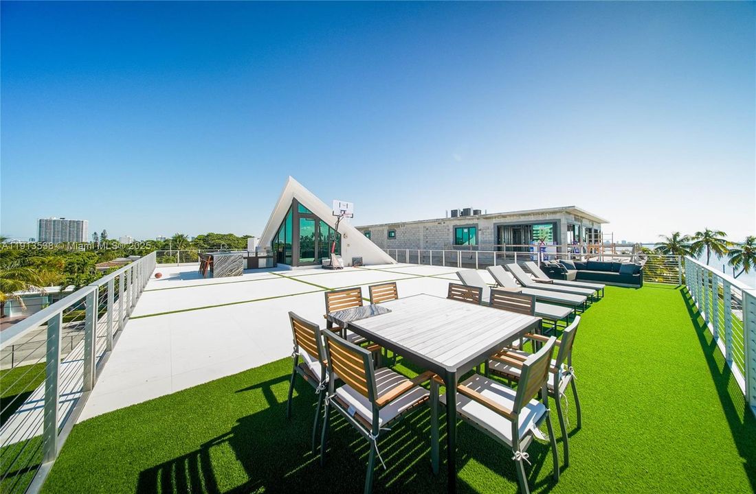 En Venta: $13,999,999 (6 camas, 6 baños, 4703 Pies cuadrados)