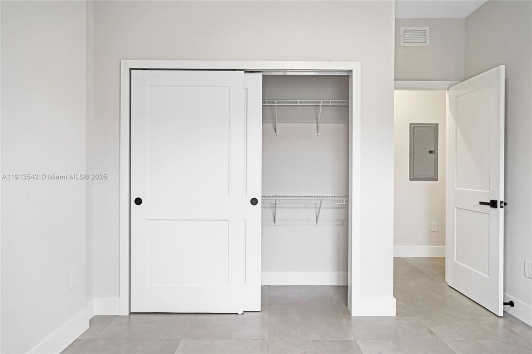 В аренду: $3,800 (3 спален, 2 ванн, 1401 Квадратных фут)