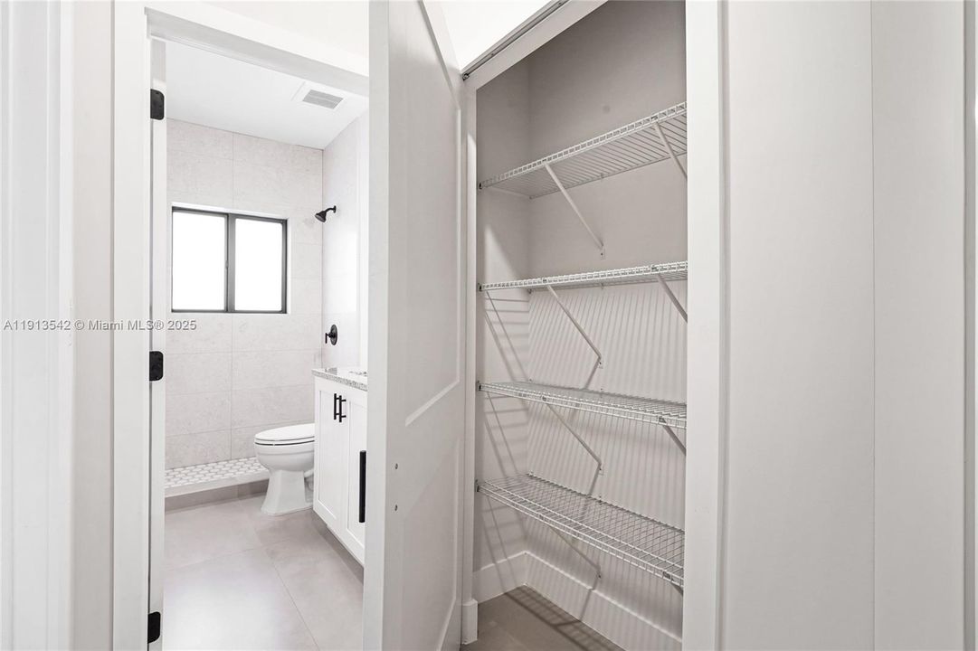 В аренду: $3,800 (3 спален, 2 ванн, 1401 Квадратных фут)