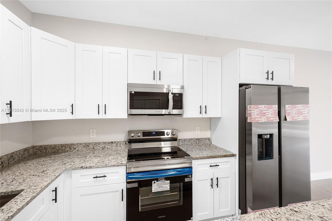 В аренду: $3,800 (3 спален, 2 ванн, 1401 Квадратных фут)