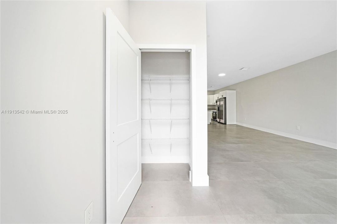 В аренду: $3,800 (3 спален, 2 ванн, 1401 Квадратных фут)