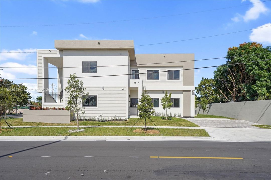 For Rent: $3,800 (3 beds, 2 baths, 1512 Square Feet)