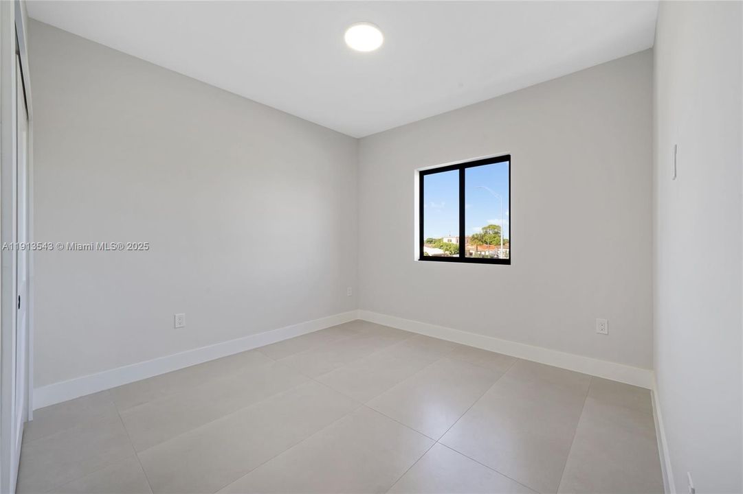 For Rent: $3,800 (3 beds, 2 baths, 1512 Square Feet)