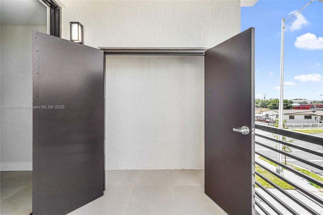 For Rent: $3,800 (3 beds, 2 baths, 1512 Square Feet)