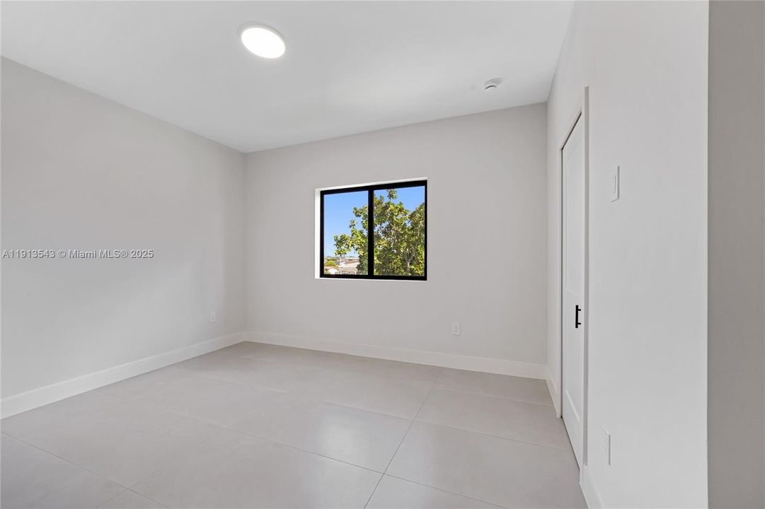 For Rent: $3,800 (3 beds, 2 baths, 1512 Square Feet)