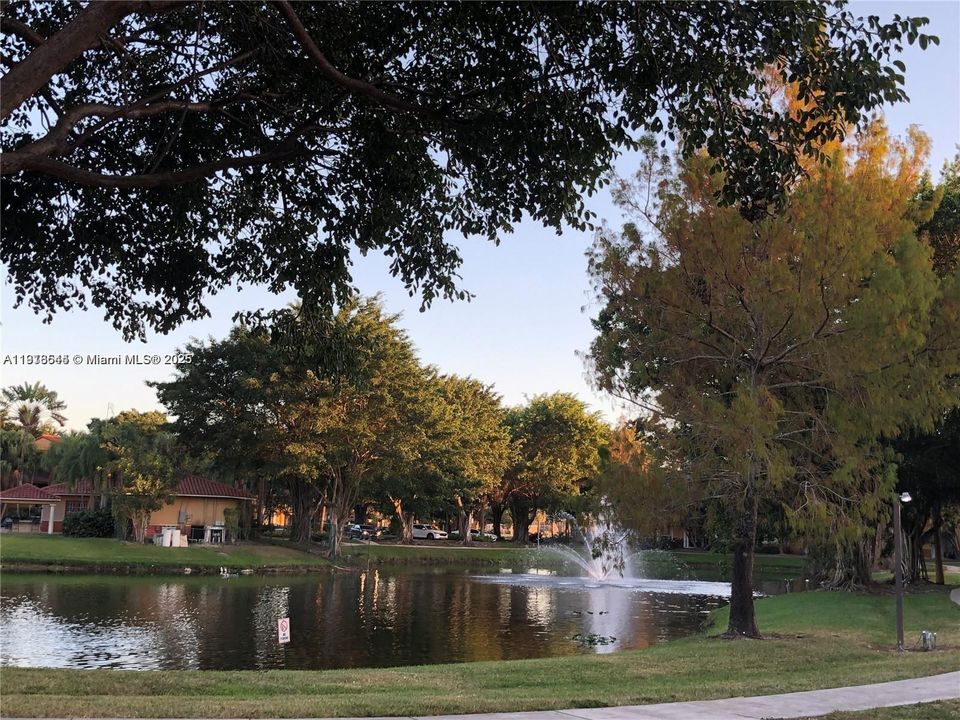 На продажу: $265,000 (2 спален, 1 ванн, 940 Квадратных фут)