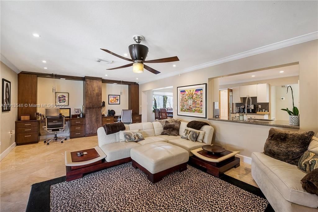 En Venta: $1,997,000 (5 camas, 4 baños, 2564 Pies cuadrados)