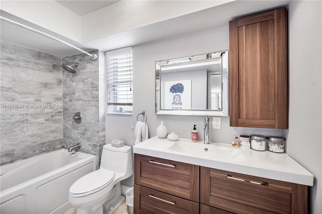 En Venta: $1,997,000 (5 camas, 4 baños, 2564 Pies cuadrados)