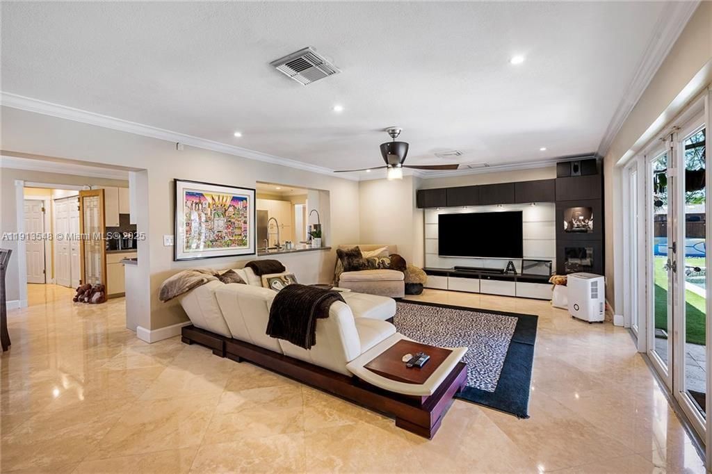 En Venta: $1,997,000 (5 camas, 4 baños, 2564 Pies cuadrados)