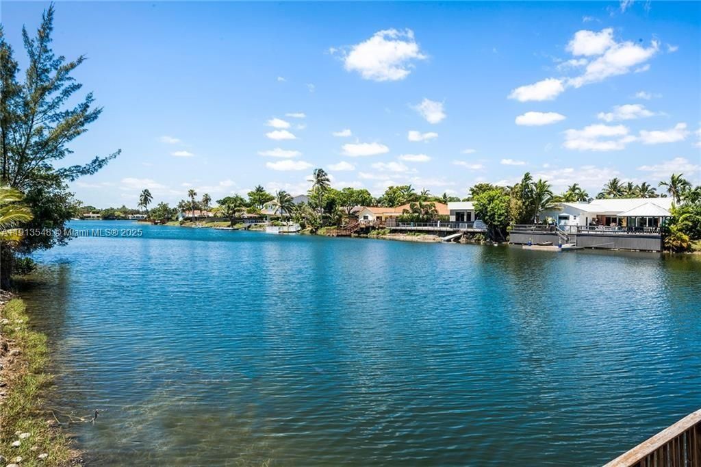 En Venta: $1,997,000 (5 camas, 4 baños, 2564 Pies cuadrados)