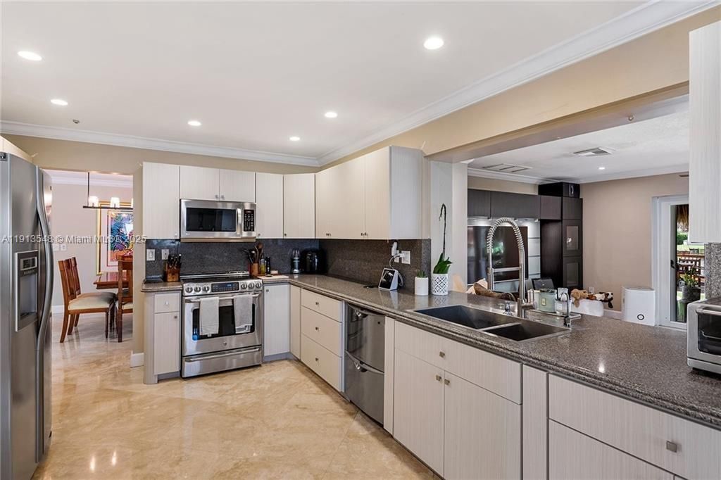 En Venta: $1,997,000 (5 camas, 4 baños, 2564 Pies cuadrados)