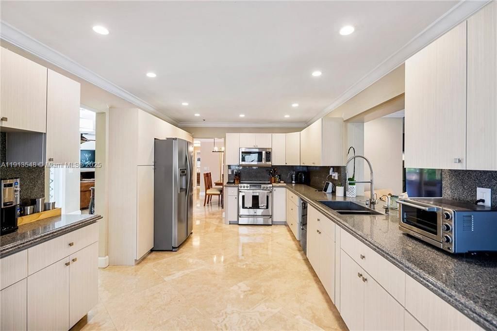 En Venta: $1,997,000 (5 camas, 4 baños, 2564 Pies cuadrados)