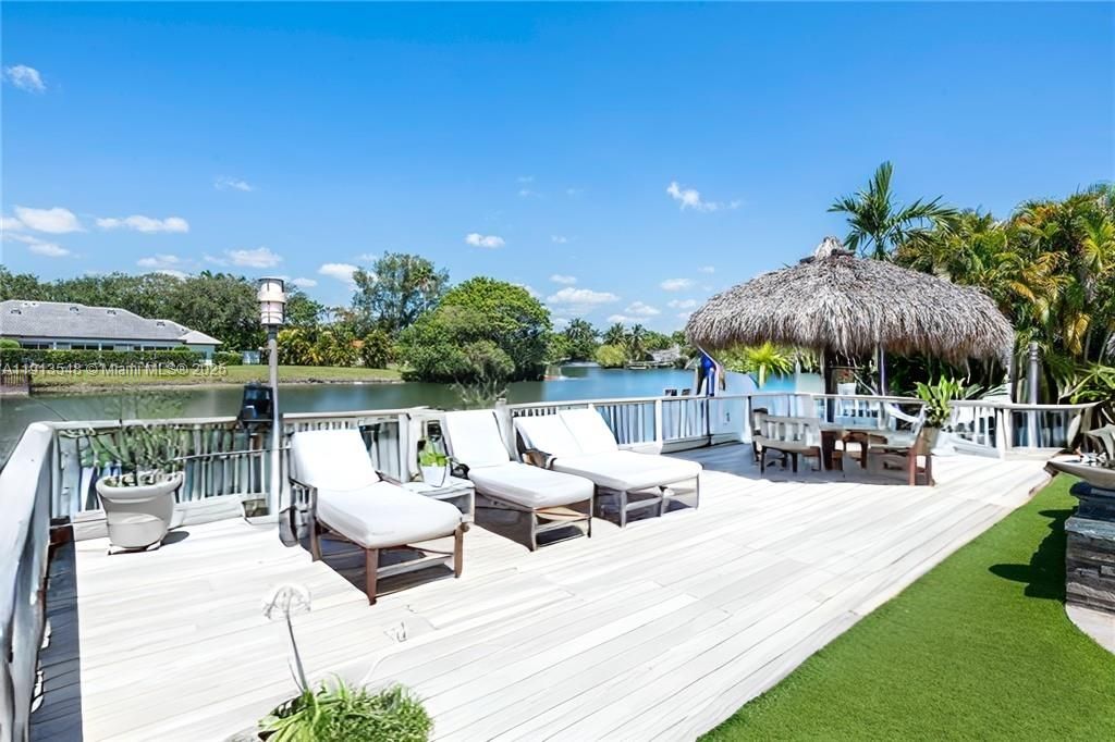 En Venta: $1,997,000 (5 camas, 4 baños, 2564 Pies cuadrados)